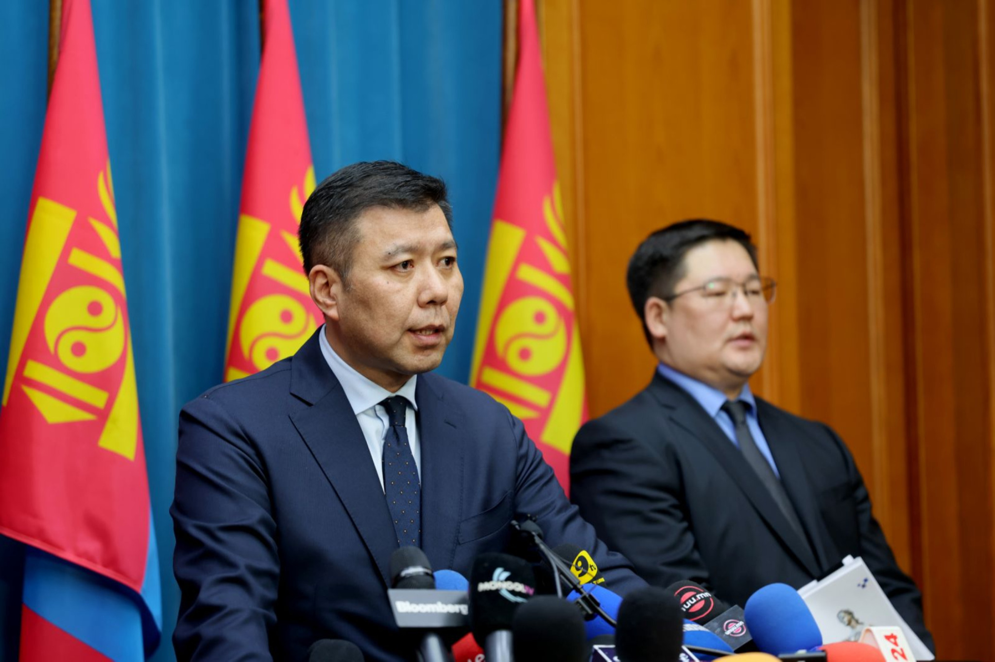 Гашуунсухайт боомтод хууль бусаар газар эзэмшиж, төрийн мэдлийн зам ашиглаж байсан “Смарт Эко Транс” компанитай холбоотой тогтоолыг хүчингүй болгоно